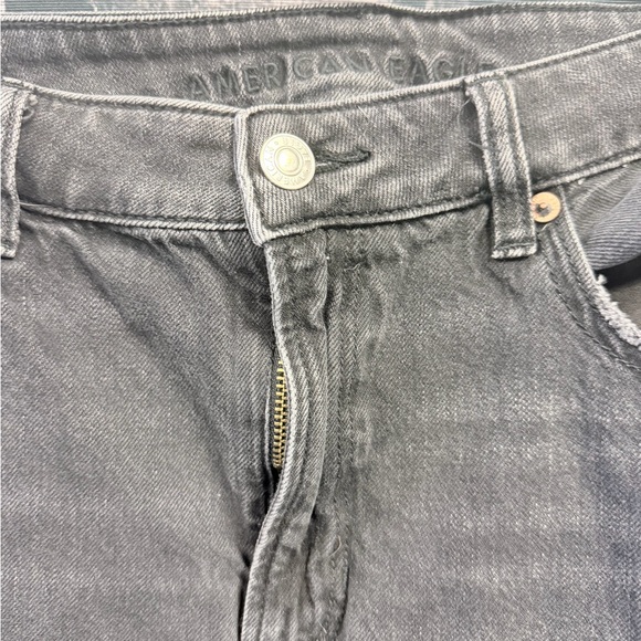 American Eagle Black distressed 8 long strigid mom jean - Picture 5 of 15
